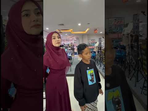 Pertama kali jalan sama Anak Angkat Aku.. #riaricis thumbnail