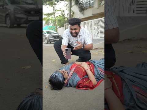 Dhakad dadi ne Sale me liya Galaxy S25 Ultra! #shorts thumbnail