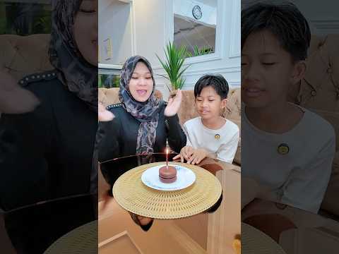 Kakak Rafa Tiup Lilin Ulang Tahun #shorts thumbnail