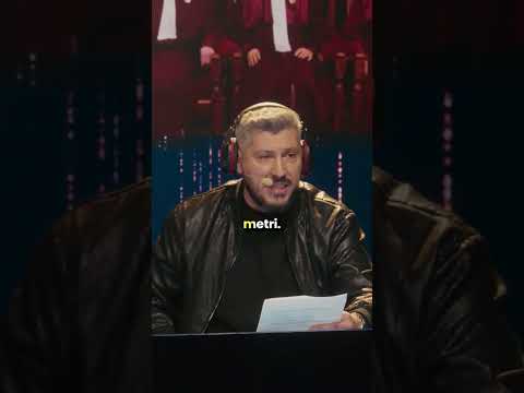 Politica de azi, comentata ca un meci de fotbal ✌️? #standup #comedy #sketch thumbnail