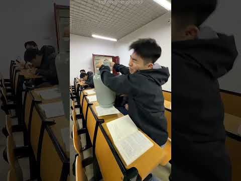 Barang Paling Random di Kelas Bikin Semua Kaget ? #shorts thumbnail