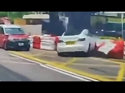 車CAM直擊 - Tesla 司機身體無咩事麻？慢溜撞入水馬陣  thumbnail