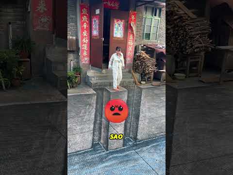 sao trước nhà lại xuất hiện vực sâu vậy. thumbnail