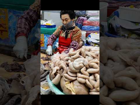 경상도가서 안먹고오면 나만 손해?! 전설의 암뽕 순대 할머니!! Grandma's blood sausage "Sundae" / Korean street food thumbnail