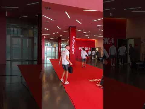 POLACY DOTARLI NA STADION PRZED MECZEM Z UKRAINĄ #SHORTS thumbnail