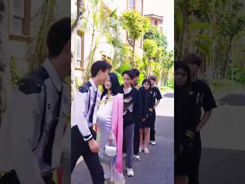 小乞丐其实不是想插队#shorts thumbnail