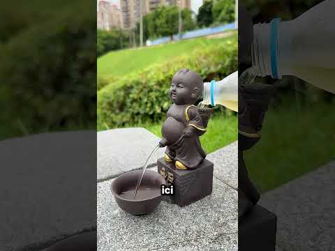 Ce garçon s'est fait chasser en train de faire pipi dans la rue 😂💦 thumbnail