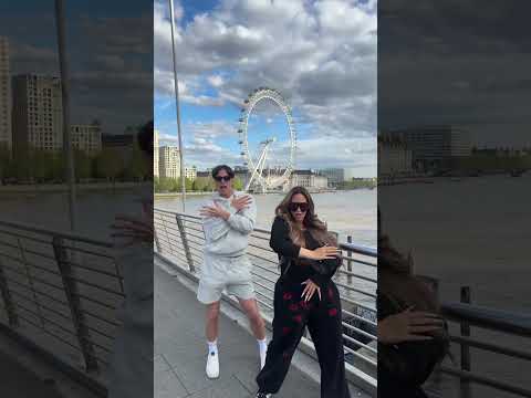 Tourists in London ?? ? ♥️  @Nik Alexander thumbnail