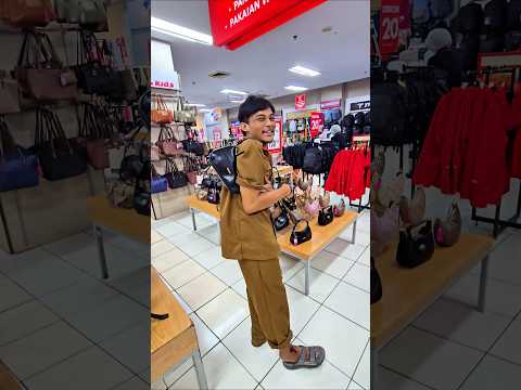 beli tas cewek buat ngokngok😆🤣 thumbnail