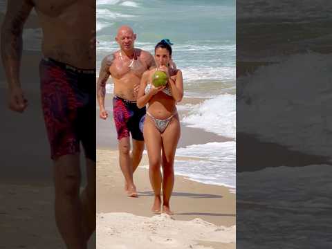 ?? Copacabana Beach A Hot Day thumbnail