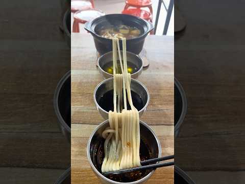 这才叫过桥米线。。 #米线 #过桥米线 #抽象 thumbnail