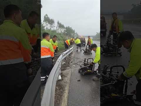 The correction process of deformed highway guardrails- Good tools and machinery make work easy thumbnail