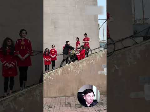 Чжоу Чжоу привела подруг на эстакаду, часть третья thumbnail