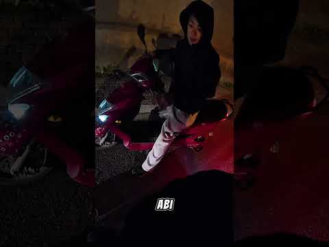 Çocuğu korkuttum 😂 #shorts #motor #polis #kavga #korku #mizah #komedi #komik thumbnail