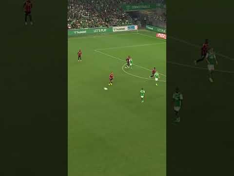 Smart Player 🧠🫡 #football #ligue1 #foot #ligue1mcdonalds #soccer #footballshorts #sports #asse #nice thumbnail