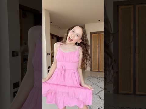 Help her choose an outfit #jonathanjoly #shorts thumbnail