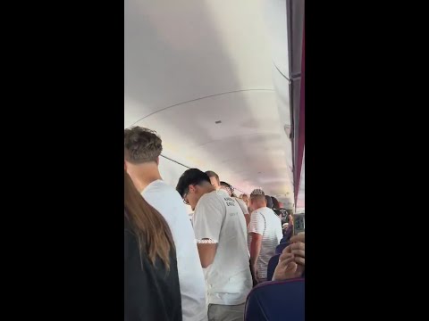 😱 LEWANDOWSKI DESATA EL CAOS EN UN VUELO COMERCIAL RUMBO A POLONIA thumbnail