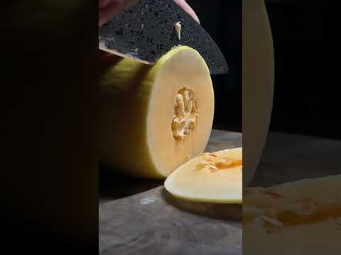 Melon Cutting with the Rui “Crystal” Gyuto  #fyp #satisfying #kitchenknife #japaneseknife #ruiknife thumbnail