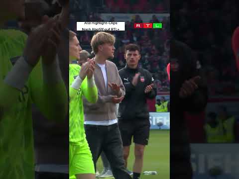 Die Mainzer Spieler stehen Spalier und zollen Heidenheim nach Abpfiff Respekt ?? thumbnail