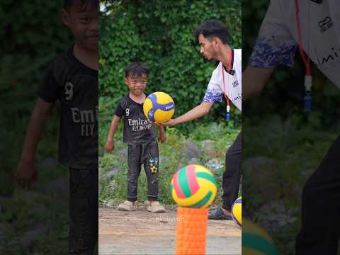 Gigihnya Asep Gebot saat bermain bola voli thumbnail