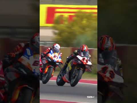 Lowes touches Lecuona and gives the position back 👊 | 2026 #AragonWorldSBK 🇪🇸 thumbnail
