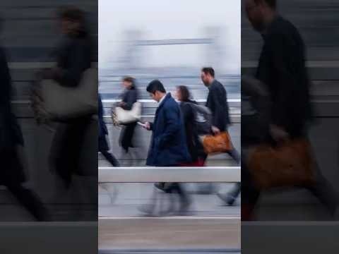 UK Execs See More AI Job Cuts thumbnail