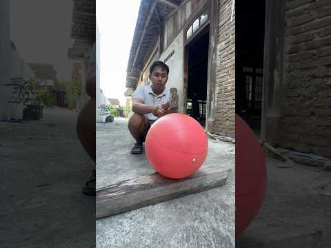Hancurkan Kelereng Raksasa Pakek Palu #kelereng #experiment #raksasa #mainan #lucu thumbnail