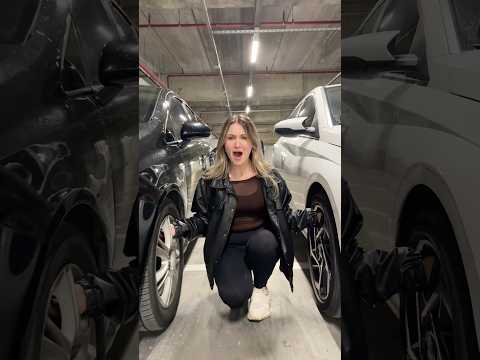 Eli Arabanın Jantına Sıkıştı #shorts thumbnail