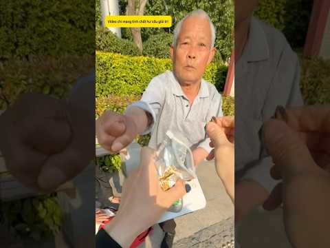 Troll ông cụ ăn thử và cái kết #shorts thumbnail