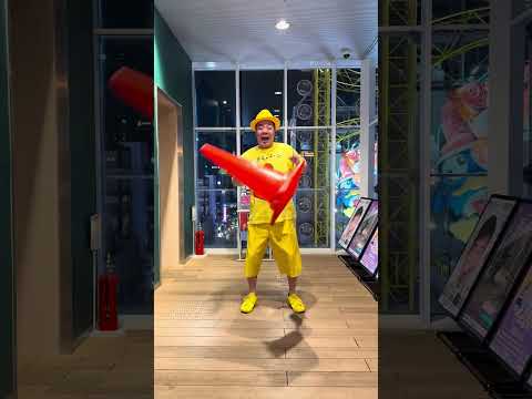 Amazing tricks with traffic cones! Batahari Kasahara! thumbnail