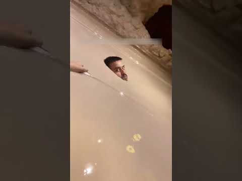 Anh ta liều mình tắm bùn trong hang động cổ xưa ? thumbnail