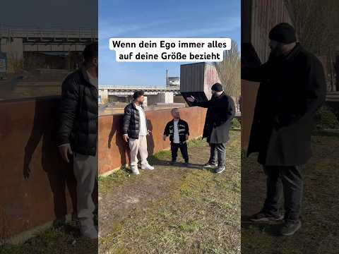 Wenn dein Ego immer alles auf deine Größe bezieht ? #comedy #sketch #freunde  #humor #ego thumbnail