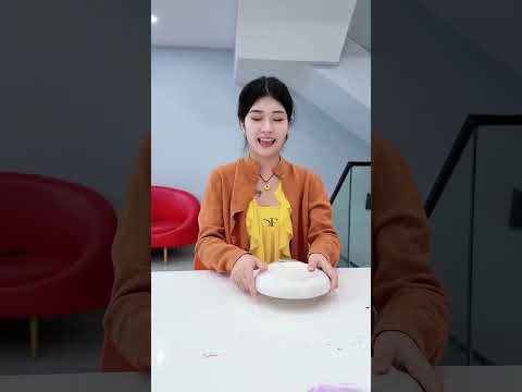她认为自己很聪明吗？ thumbnail