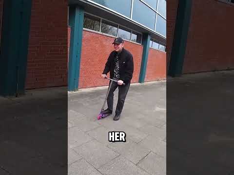 Monte ZEIGT seine Roller Tricks!😂😂 #montanablack #shorts thumbnail