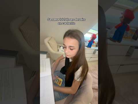 Elle fait ses devoirs en cachette #humour #shortvideo thumbnail