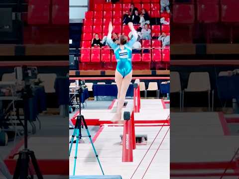 La pauvre, elle a frôlé la catastrophe 🥵 #gymnast #top12 #fail thumbnail