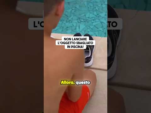 Non lanciare l'oggetto sbagliato in piscina 🏊🏻‍♂️ thumbnail