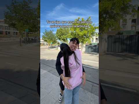 Tu amiga que es un 10 pero no quieres romper romper la amistad? #shortsviral #humor #comedia thumbnail