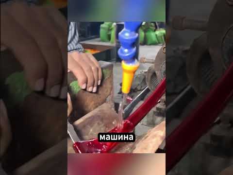 Как из расплавленной резины делают садовый шланг? thumbnail