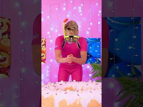 Giant doughnut ? Funny food challenge #funny #food thumbnail