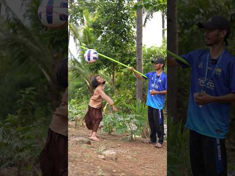 Booms spike Nia Gebot pada bola voli thumbnail