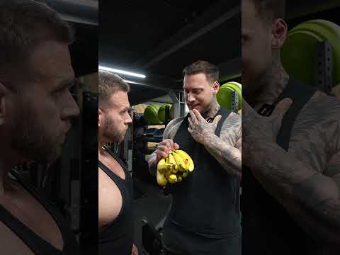 Czy komuś zrobić ??? Ostrzegam, nie jestem ? #siłownia #trening #humor #śmieszne #gym #gymhumor thumbnail