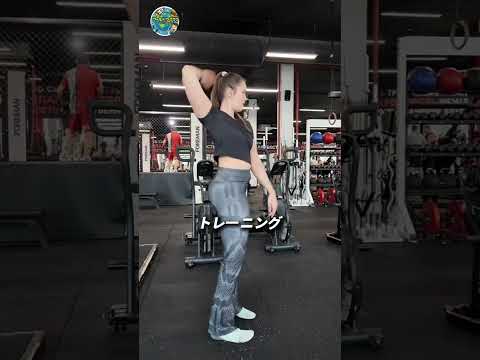 笑われ続けた女性…次の動画で全員が黙った thumbnail