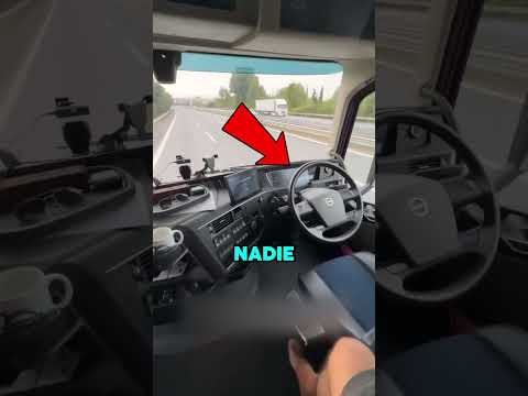 MENUDO SUSTO da no ACORDARSE de las COSAS 🚛😱 #shorts #camion #wow #susto #curiosidades thumbnail