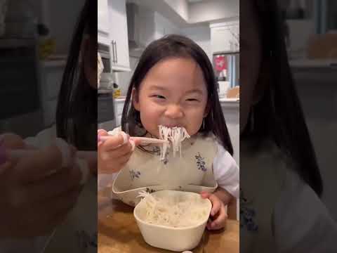 This kid REALLY loves eating noodles thumbnail
