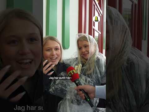 Joakim Lundell-fansen köar i regnet: "Tror jag är kär" thumbnail