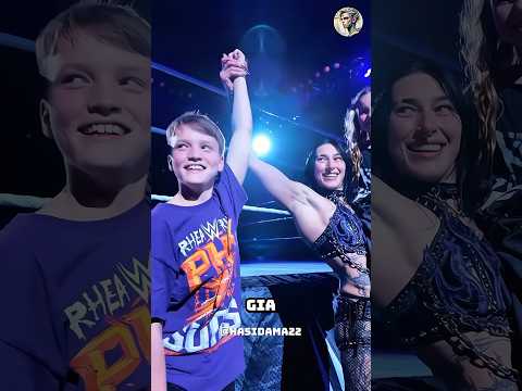 KHOẢNH KHẮC RHEA RIPLEY NẮM TAY FAN KHIẾN CẢ SÂN VỠ OÀ ? @wwe (IG) thumbnail