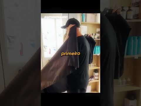 Ele tinha apenas um fio de cabelo #shorts thumbnail