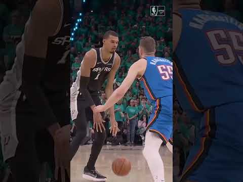 El tipo MÁS ALTO de la NBA se mueve así 😳 thumbnail