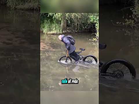 Xe đạp tự chế chạy trên nước gây sốc #shorts thumbnail